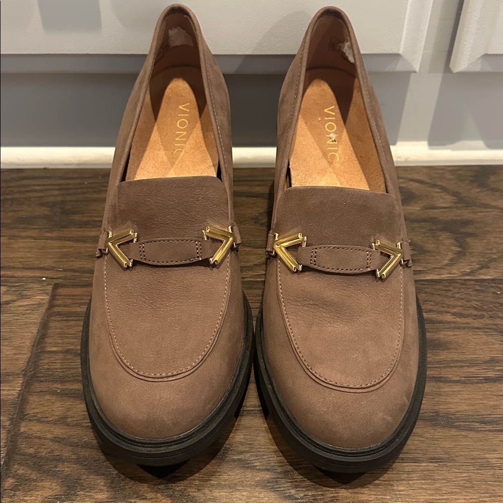 Vionic Taupe Loafers with Gold Details sz 10